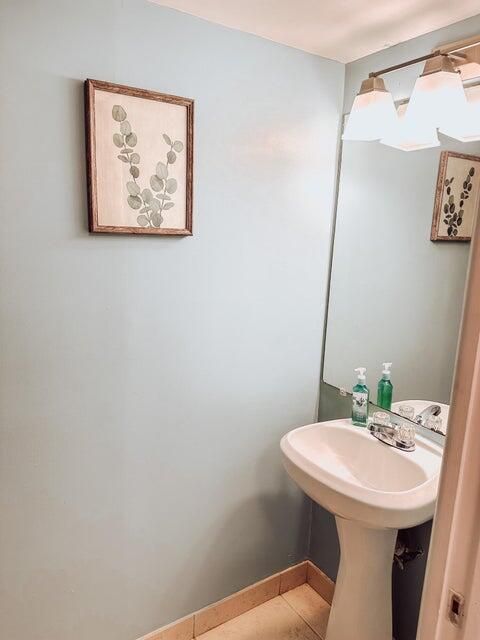 For Sale: $165,000 (2 beds, 1 baths, 1328 Square Feet)