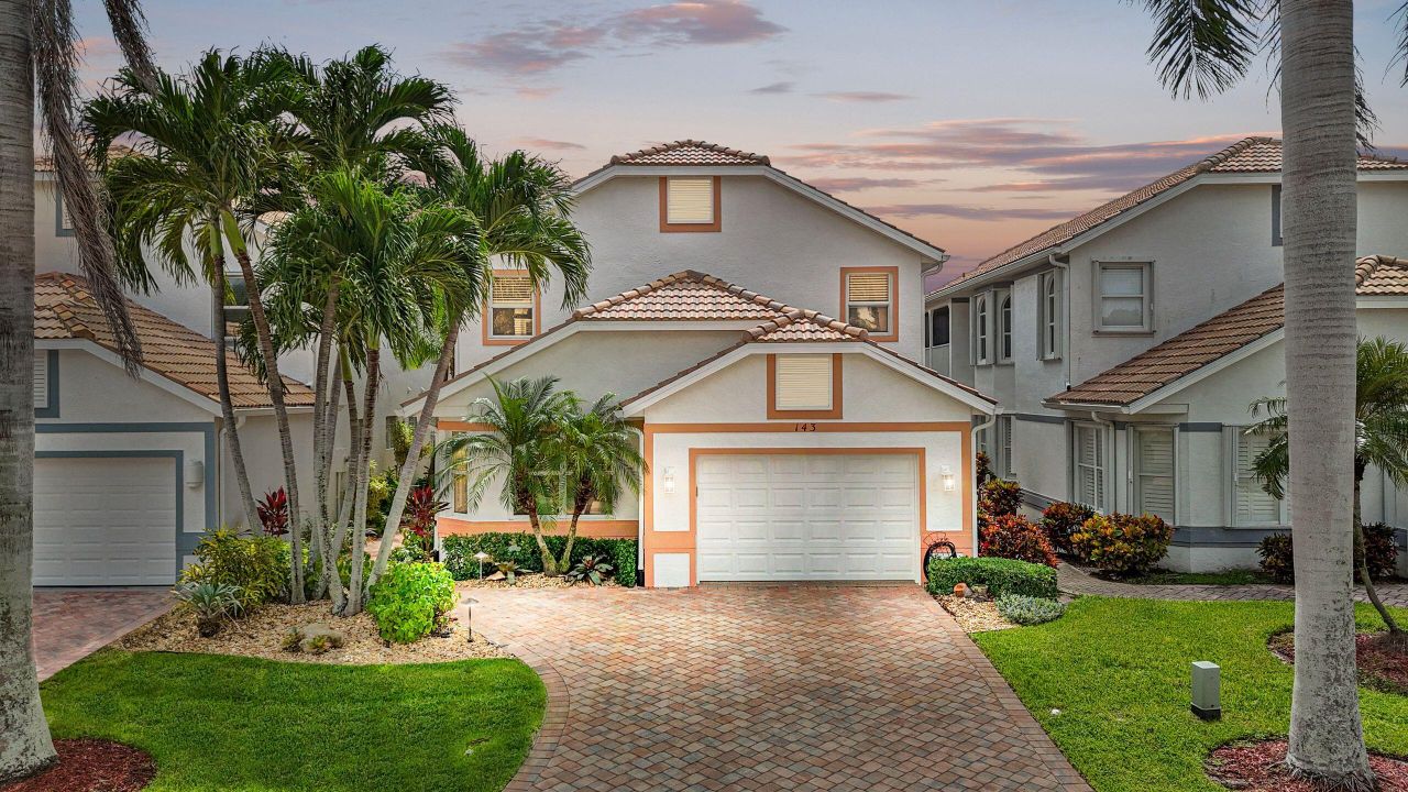 For Sale: $879,000 (3 beds, 2 baths, 2241 Square Feet)