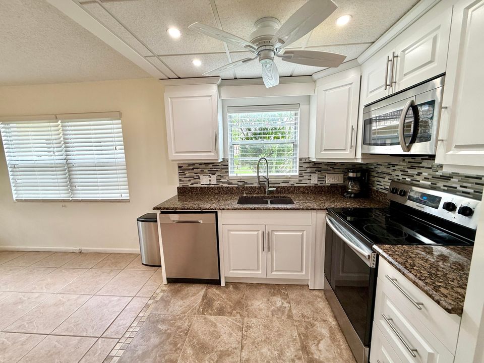 Active With Contract: $119,000 (1 beds, 1 baths, 700 Square Feet)