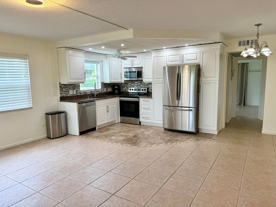 Active With Contract: $119,000 (1 beds, 1 baths, 700 Square Feet)