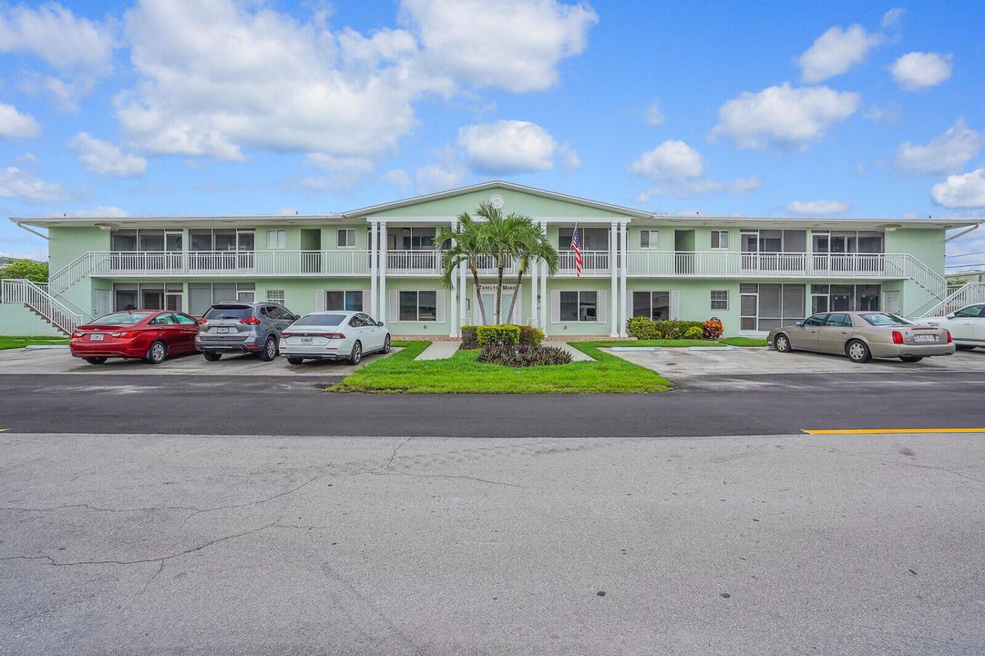 For Sale: $144,000 (1 beds, 1 baths, 800 Square Feet)