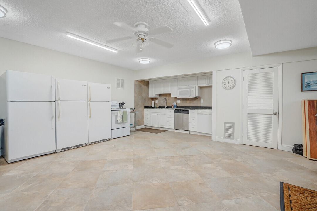 For Sale: $144,000 (1 beds, 1 baths, 800 Square Feet)