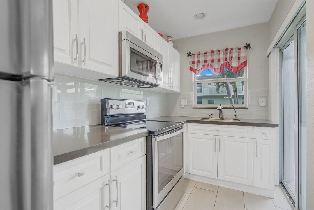 For Sale: $144,000 (1 beds, 1 baths, 800 Square Feet)