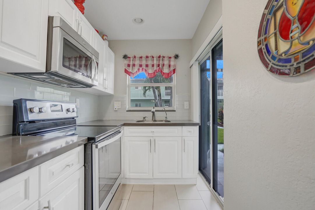 For Sale: $144,000 (1 beds, 1 baths, 800 Square Feet)