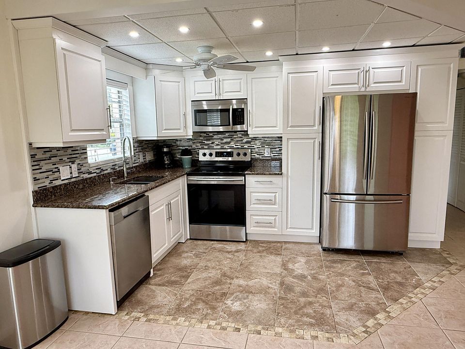 Active With Contract: $119,000 (1 beds, 1 baths, 700 Square Feet)