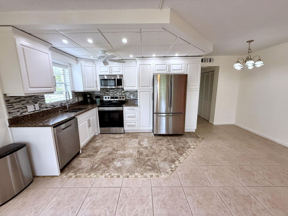 Active With Contract: $119,000 (1 beds, 1 baths, 700 Square Feet)