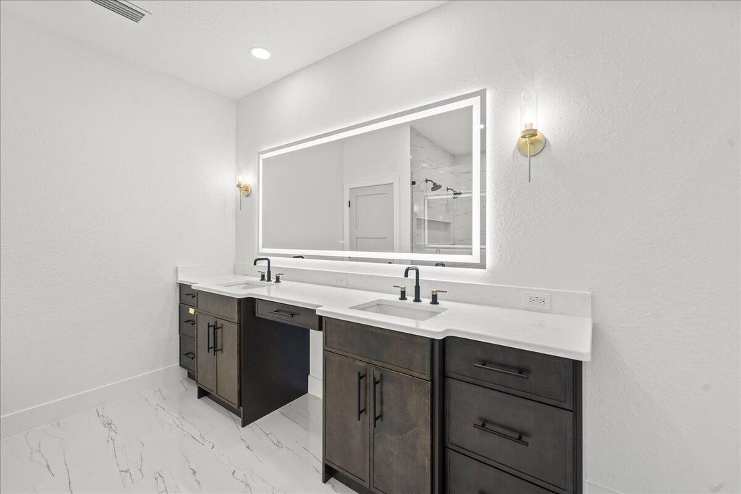 For Sale: $3,385,000 (4 beds, 3 baths, 3195 Square Feet)