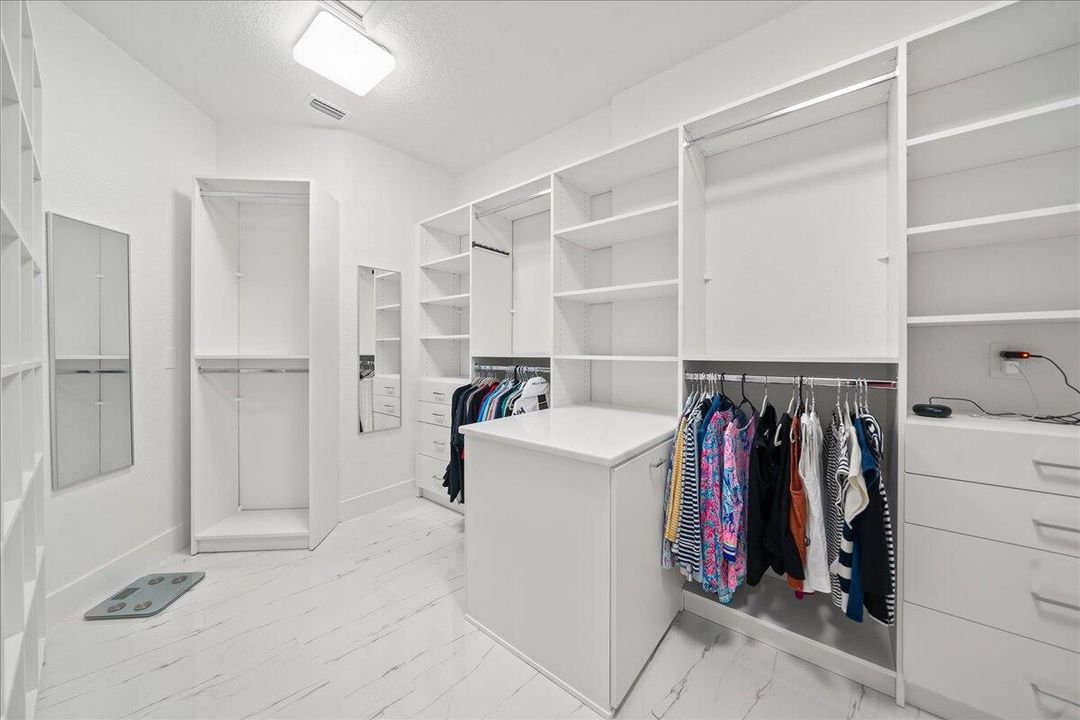 For Sale: $3,385,000 (4 beds, 3 baths, 3195 Square Feet)