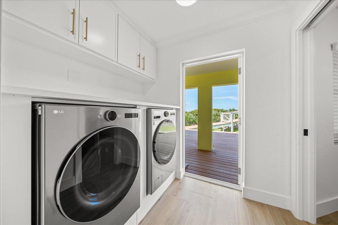 For Sale: $3,385,000 (4 beds, 3 baths, 3195 Square Feet)