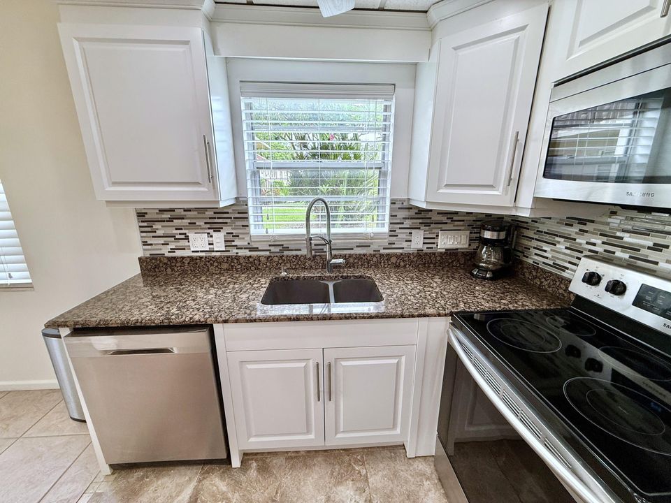 Active With Contract: $119,000 (1 beds, 1 baths, 700 Square Feet)