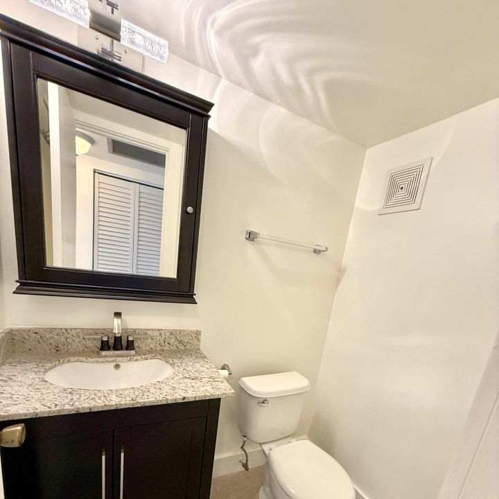 Active With Contract: $119,000 (1 beds, 1 baths, 700 Square Feet)