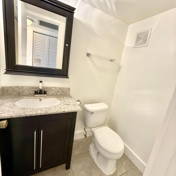 Active With Contract: $119,000 (1 beds, 1 baths, 700 Square Feet)