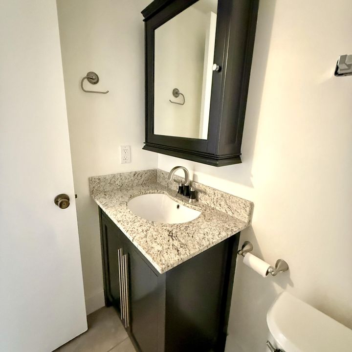 Active With Contract: $119,000 (1 beds, 1 baths, 700 Square Feet)