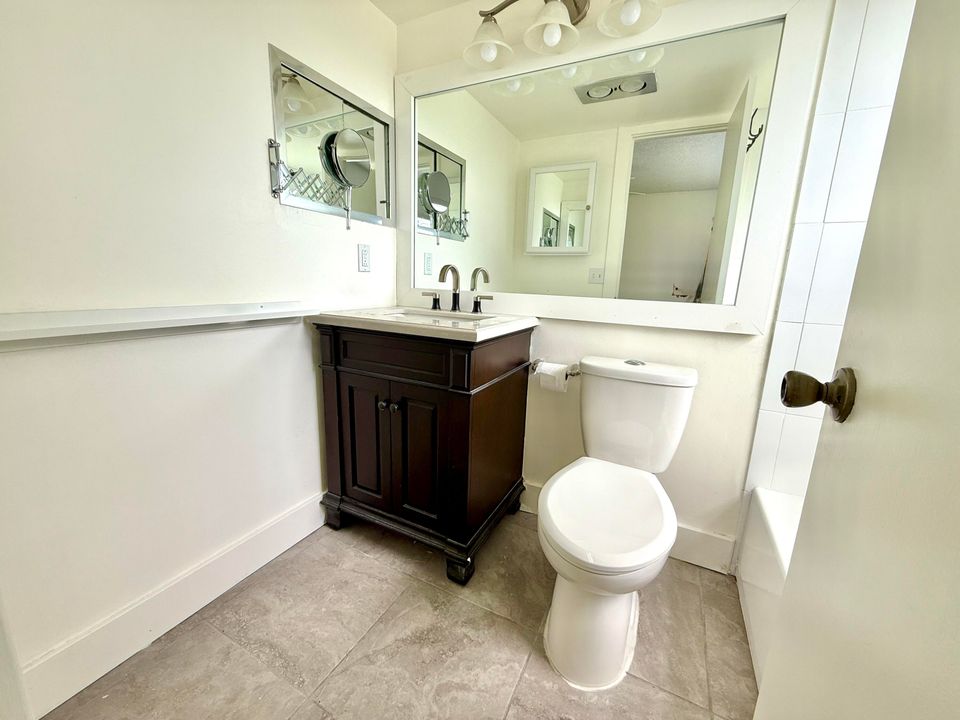 Active With Contract: $119,000 (1 beds, 1 baths, 700 Square Feet)