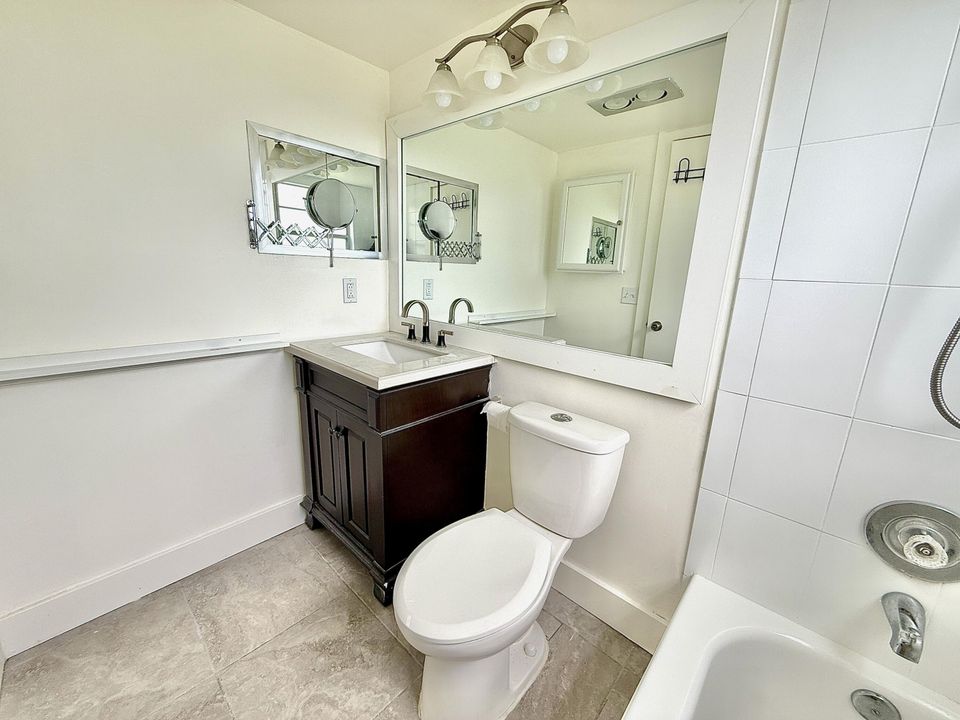 Active With Contract: $119,000 (1 beds, 1 baths, 700 Square Feet)