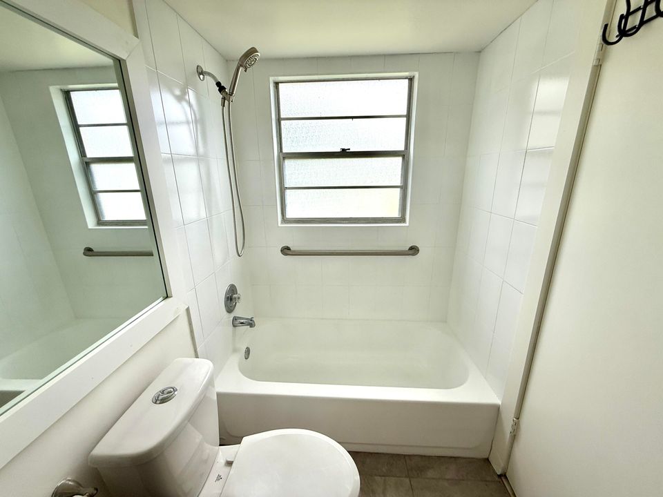 Active With Contract: $119,000 (1 beds, 1 baths, 700 Square Feet)