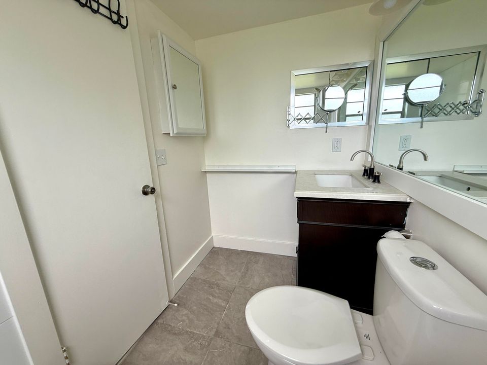 Active With Contract: $119,000 (1 beds, 1 baths, 700 Square Feet)