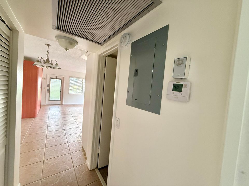 Active With Contract: $119,000 (1 beds, 1 baths, 700 Square Feet)