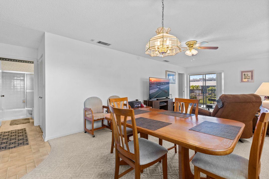 待售: $249,900 (2 贝兹, 2 浴室, 1058 平方英尺)