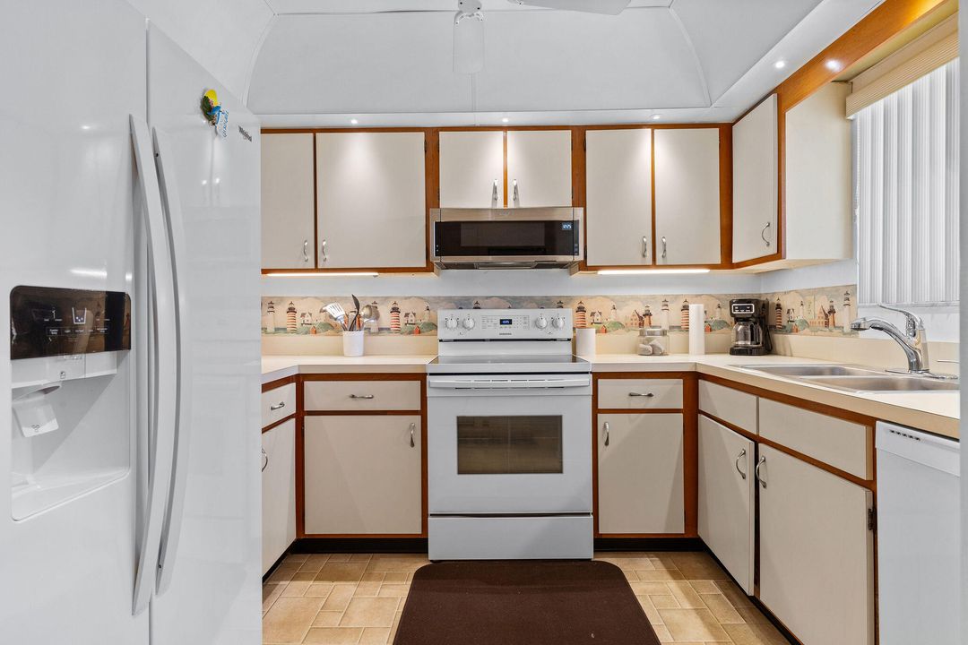 待售: $249,900 (2 贝兹, 2 浴室, 1058 平方英尺)