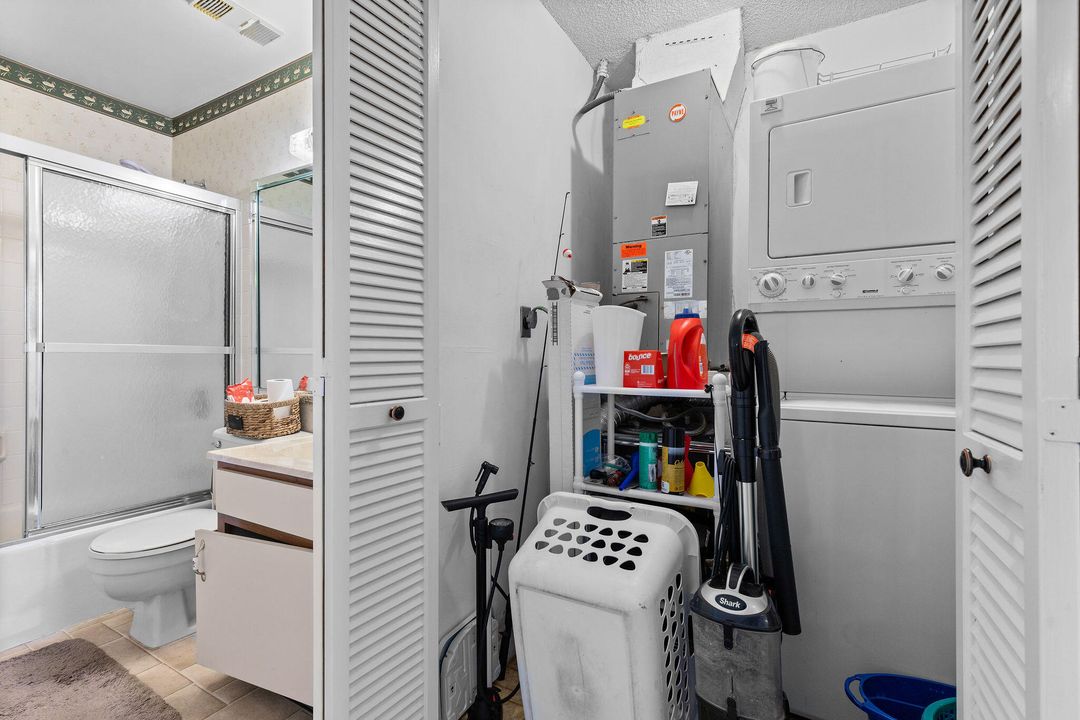 待售: $249,900 (2 贝兹, 2 浴室, 1058 平方英尺)