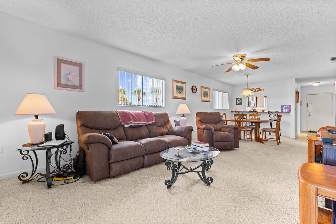 待售: $249,900 (2 贝兹, 2 浴室, 1058 平方英尺)