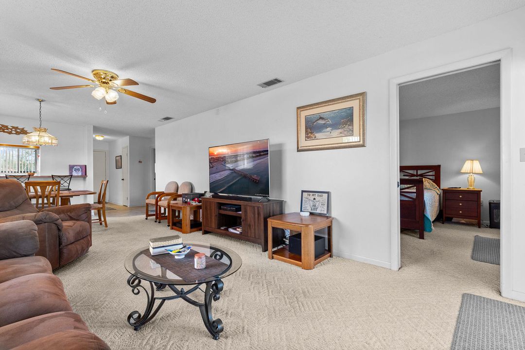 待售: $249,900 (2 贝兹, 2 浴室, 1058 平方英尺)