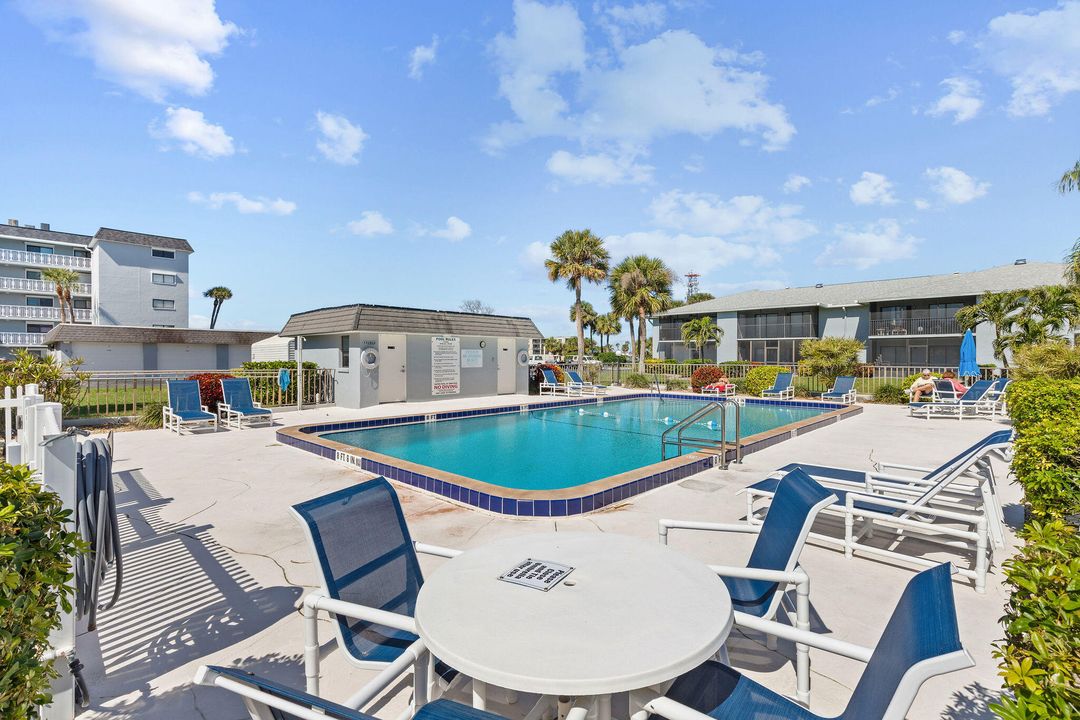 待售: $249,900 (2 贝兹, 2 浴室, 1058 平方英尺)