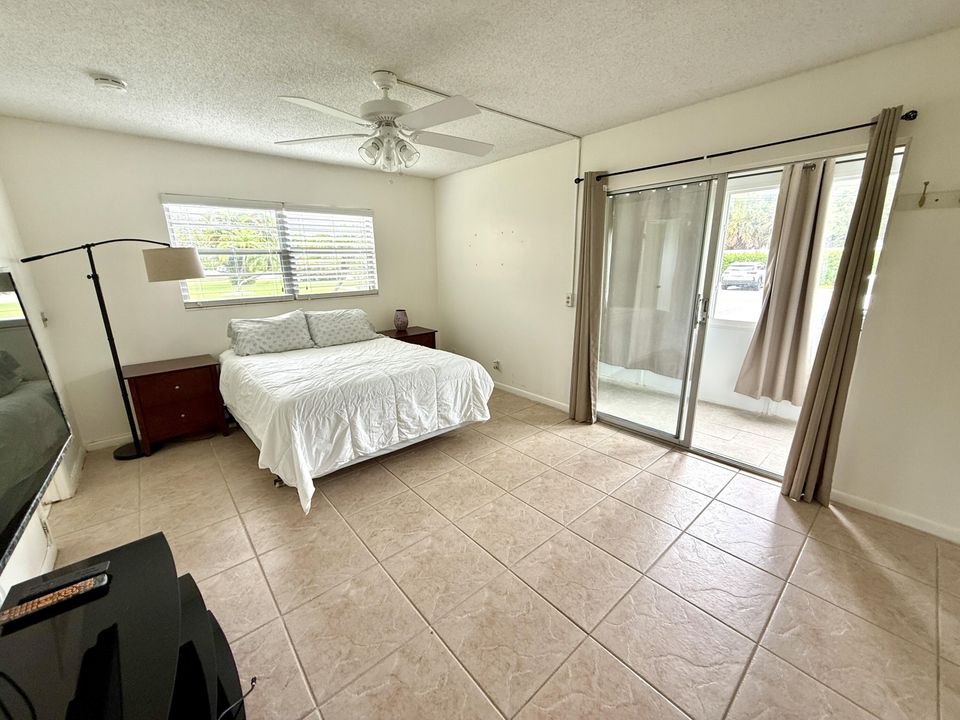 Active With Contract: $119,000 (1 beds, 1 baths, 700 Square Feet)