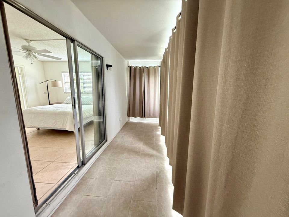 Active With Contract: $119,000 (1 beds, 1 baths, 700 Square Feet)