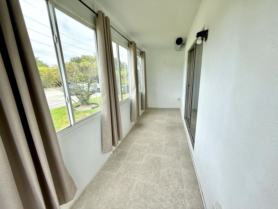 Active With Contract: $119,000 (1 beds, 1 baths, 700 Square Feet)