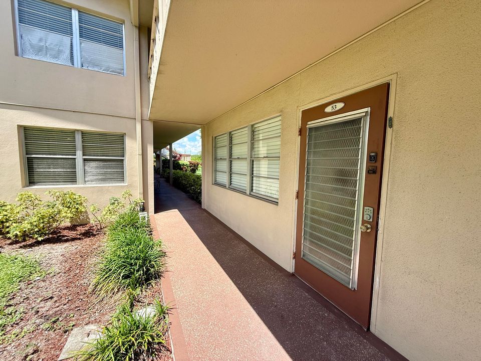Active With Contract: $119,000 (1 beds, 1 baths, 700 Square Feet)