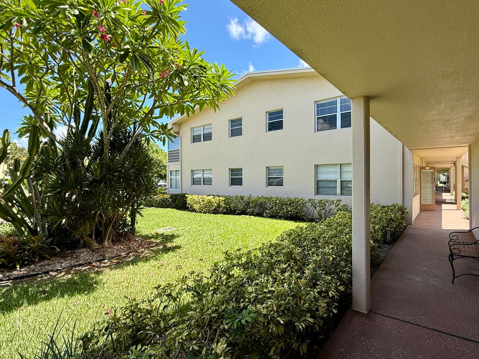 Active With Contract: $119,000 (1 beds, 1 baths, 700 Square Feet)