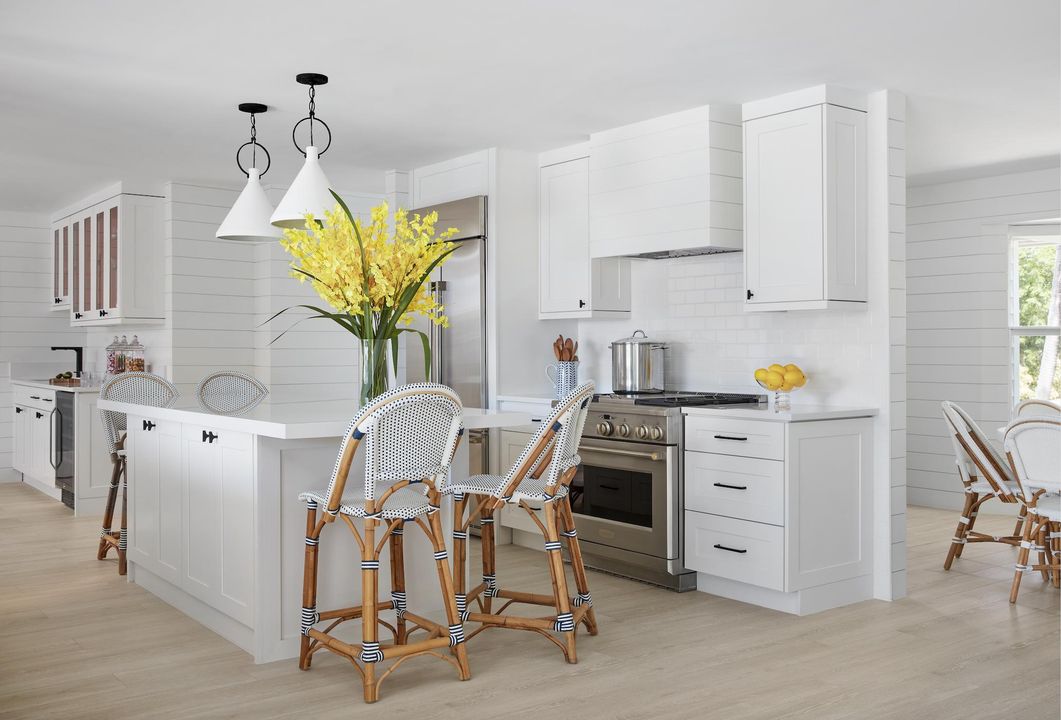 出租: $18,000 (4 贝兹, 3 浴室, 2174 平方英尺)