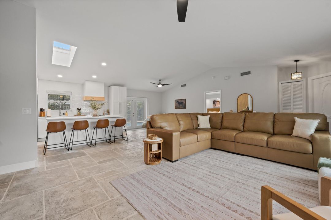 Active With Contract: $8,000 (3 beds, 2 baths, 1562 Square Feet)