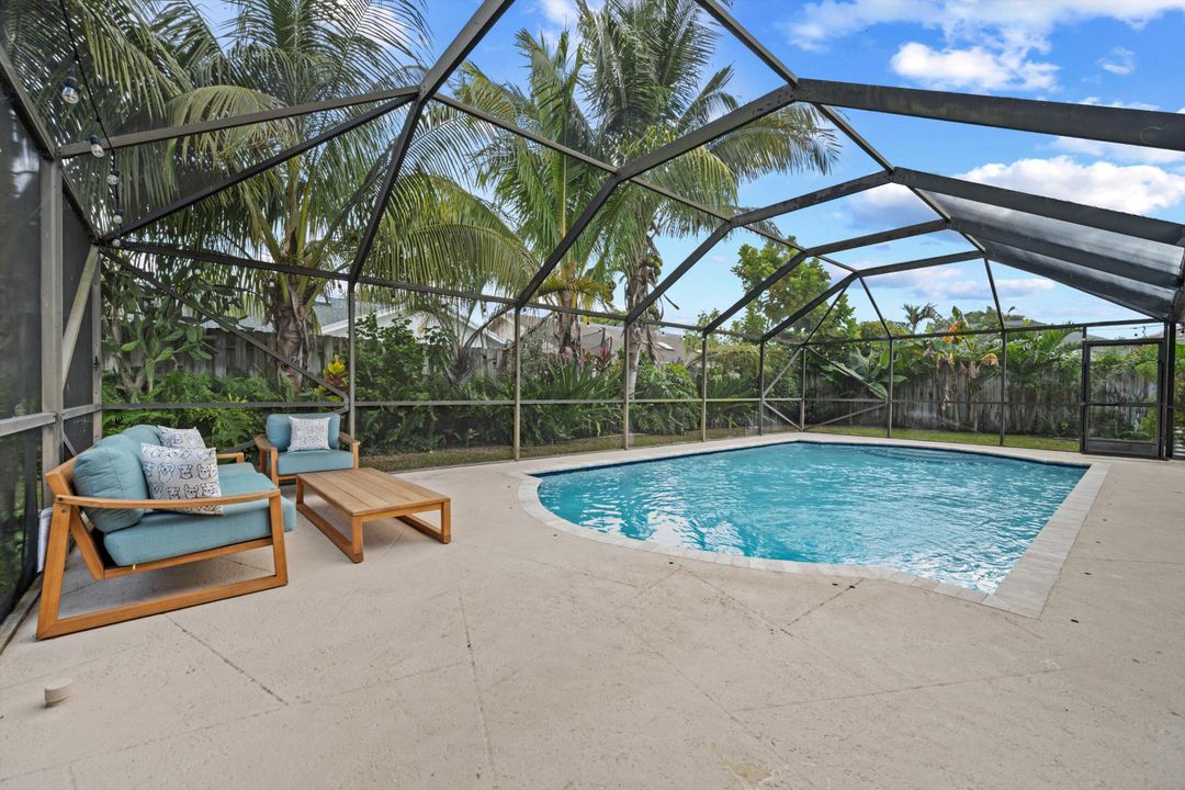 Active With Contract: $8,000 (3 beds, 2 baths, 1562 Square Feet)