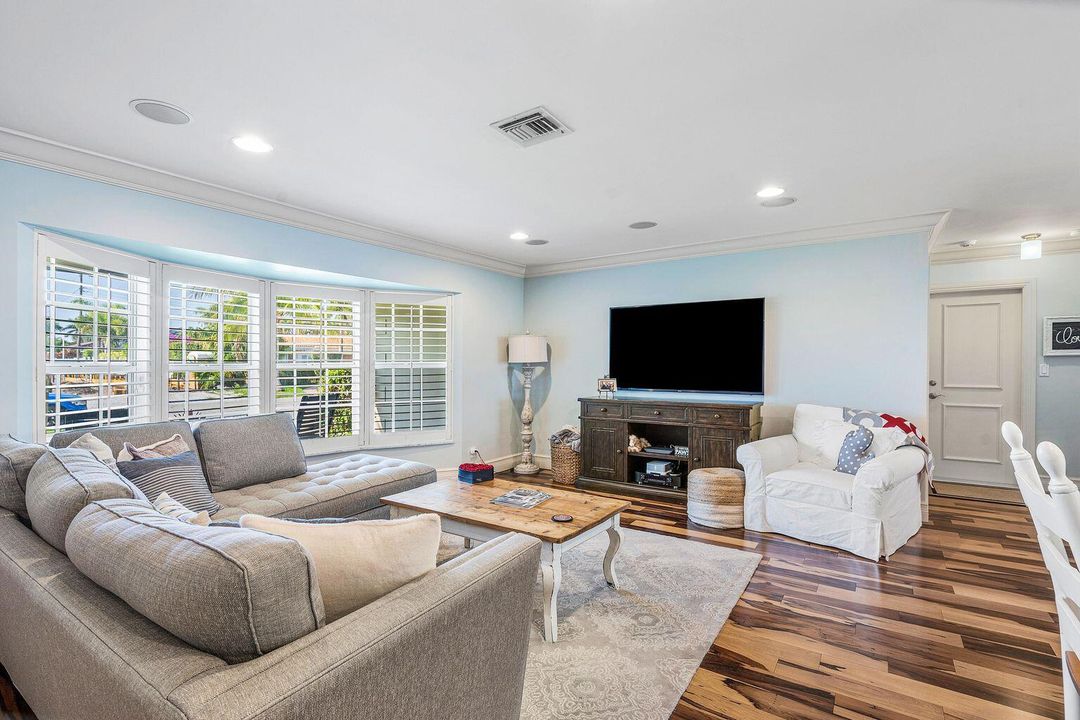 For Rent: $12,500 (4 beds, 3 baths, 1980 Square Feet)