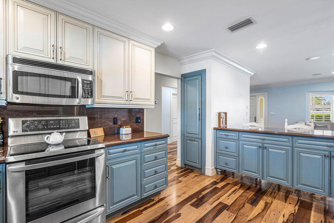 For Rent: $12,500 (4 beds, 3 baths, 1980 Square Feet)