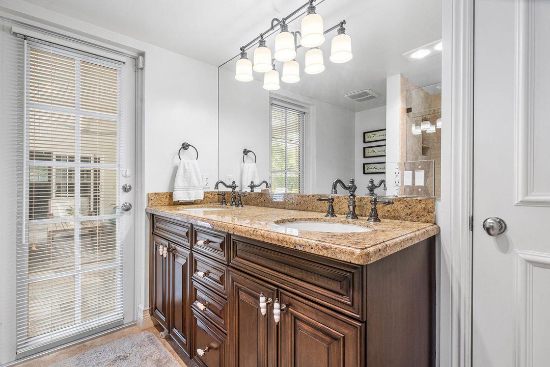 For Rent: $12,500 (4 beds, 3 baths, 1980 Square Feet)