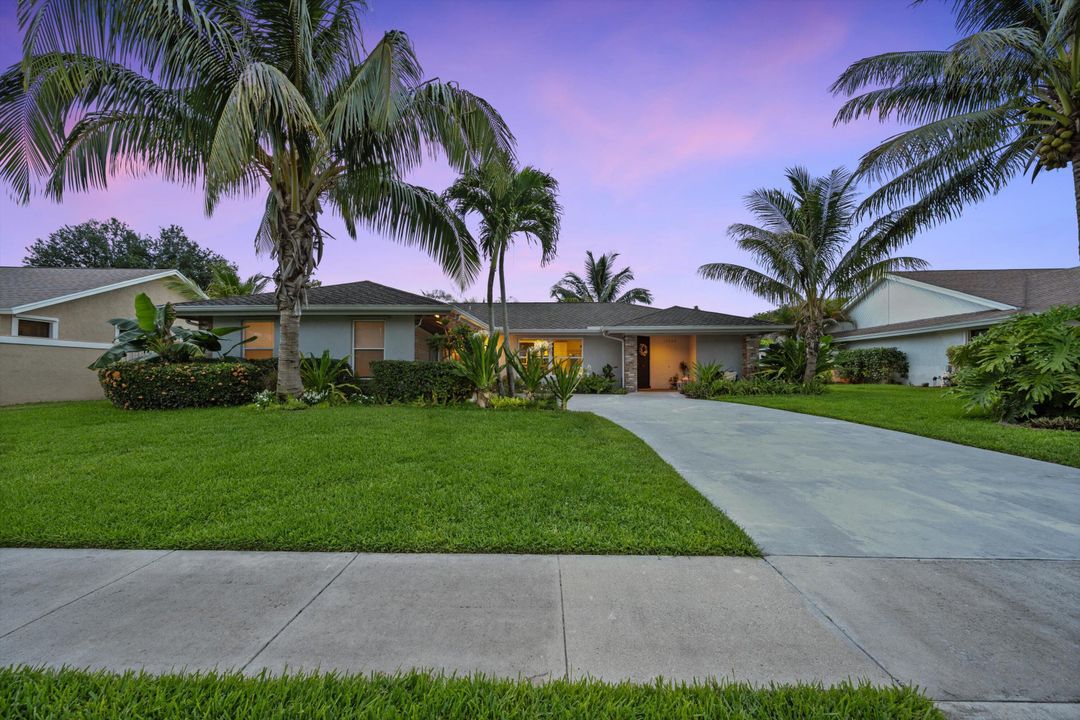 Active With Contract: $8,000 (3 beds, 2 baths, 1562 Square Feet)