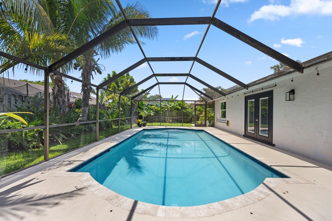 Active With Contract: $8,000 (3 beds, 2 baths, 1562 Square Feet)