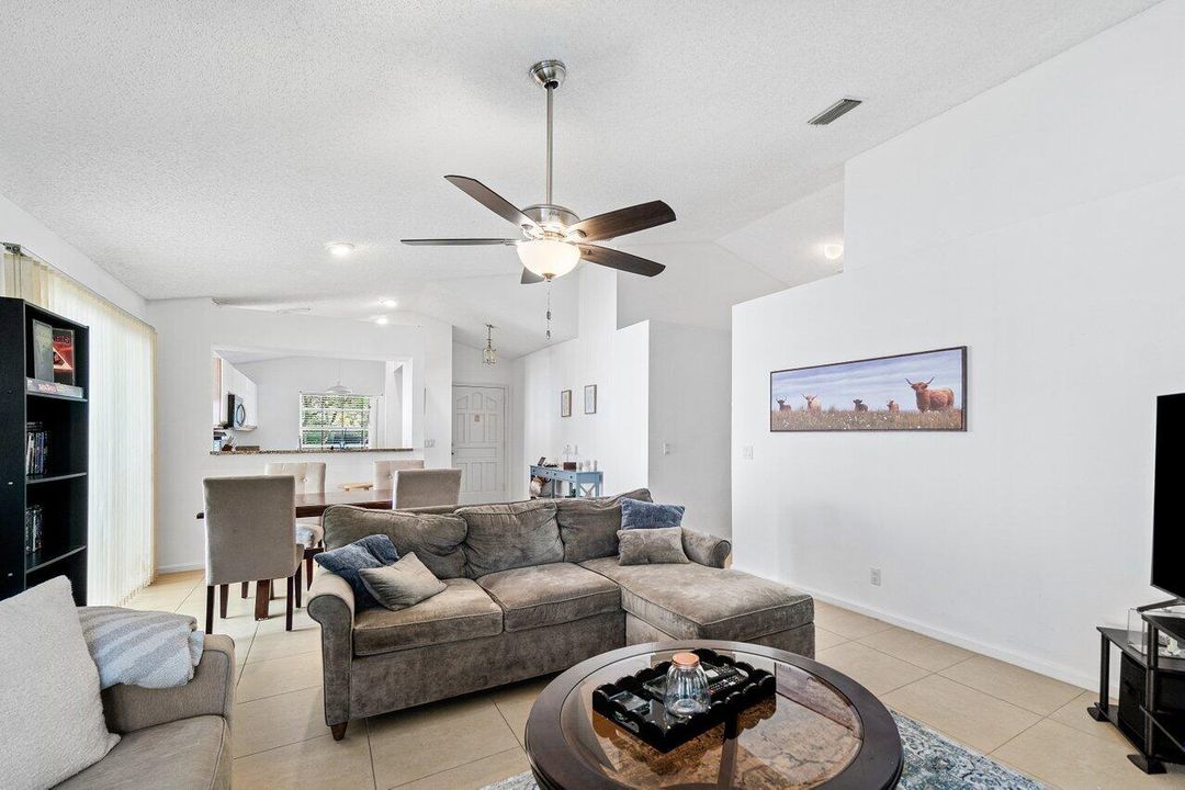 Active With Contract: $449,500 (2 beds, 2 baths, 1174 Square Feet)