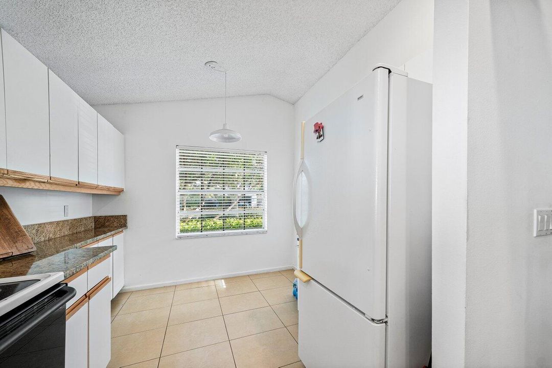 Active With Contract: $449,500 (2 beds, 2 baths, 1174 Square Feet)