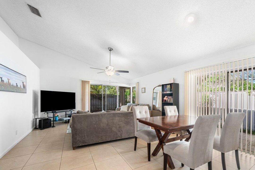 Active With Contract: $449,500 (2 beds, 2 baths, 1174 Square Feet)