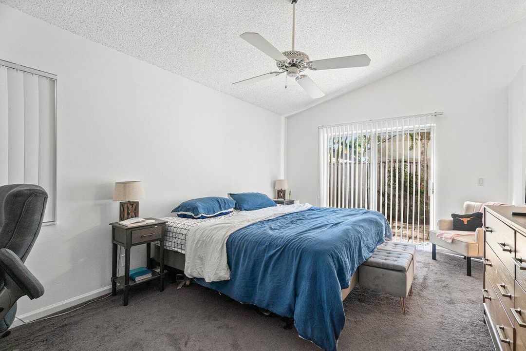 Active With Contract: $449,500 (2 beds, 2 baths, 1174 Square Feet)