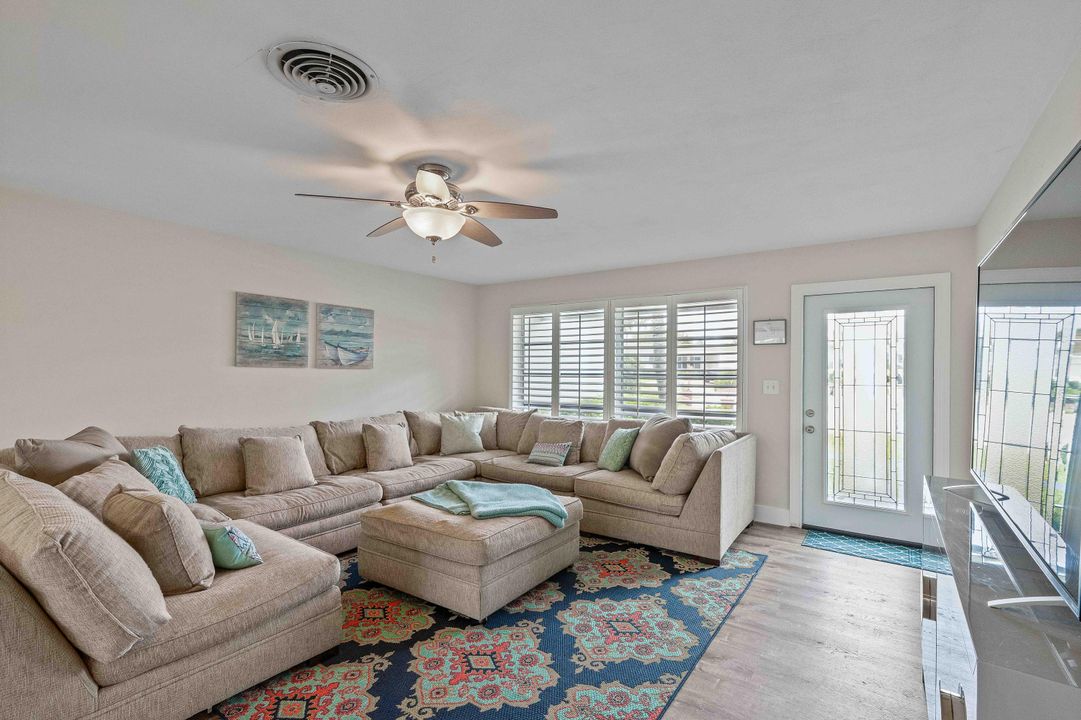 合同活跃: $4,500 (4 贝兹, 2 浴室, 1680 平方英尺)