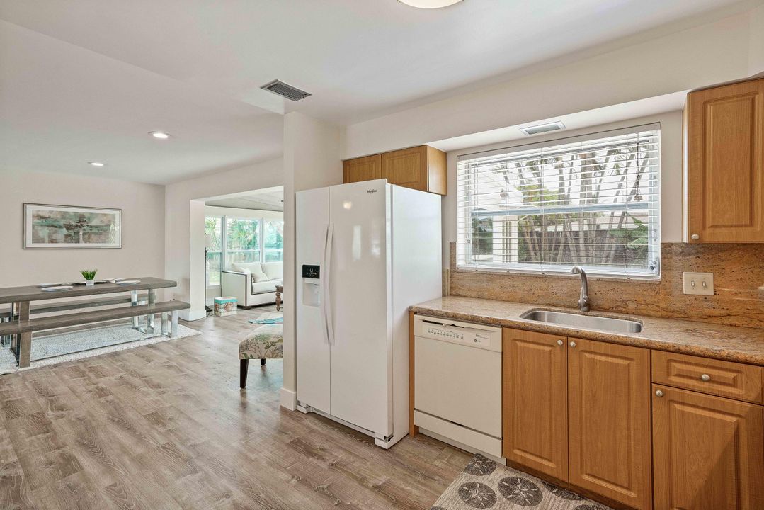 合同活跃: $4,500 (4 贝兹, 2 浴室, 1680 平方英尺)