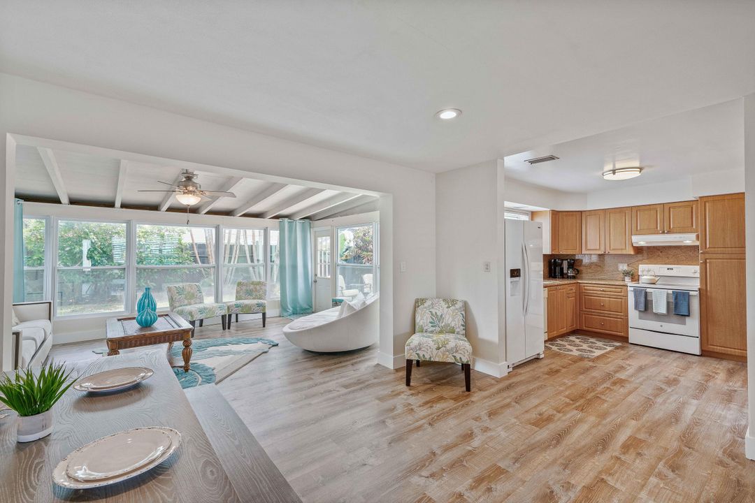 合同活跃: $4,500 (4 贝兹, 2 浴室, 1680 平方英尺)