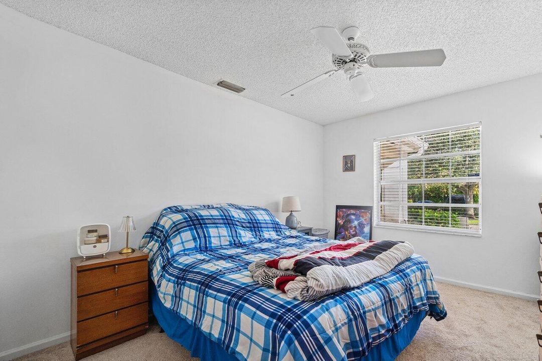 Active With Contract: $449,500 (2 beds, 2 baths, 1174 Square Feet)