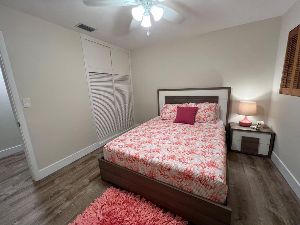 合同活跃: $4,500 (4 贝兹, 2 浴室, 1680 平方英尺)